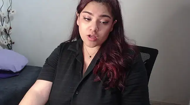Snapshot of KathyGonzalez chatting on 02.14.25 KathyGonzalez online show from 02.14.25