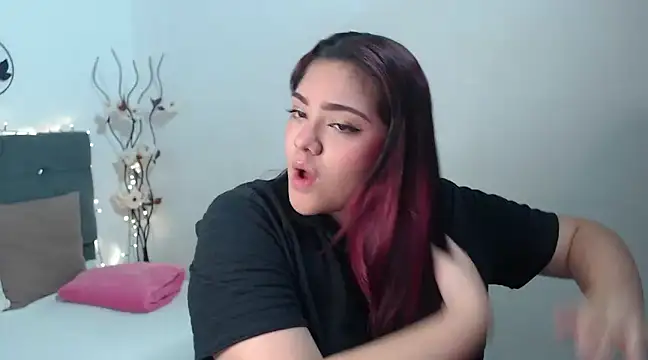 Snapshot of KathyGonzalez chatting on 02.28.25 KathyGonzalez online show from 02.28.25