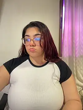 Snapshot of KathyGonzalez chatting on 09.29.25 KathyGonzalez online show from 09.29.25