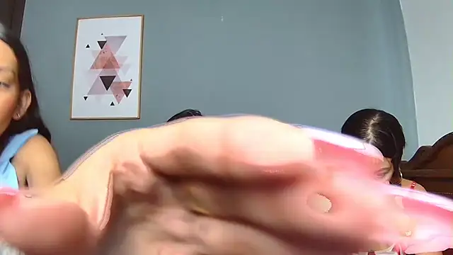 strawberrymia68 online show from 02.15.25