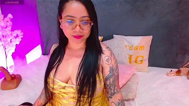 Snapshot of VeronicaBrunette chatting on 02.08.25 VeronicaBrunette online show from 02.08.25