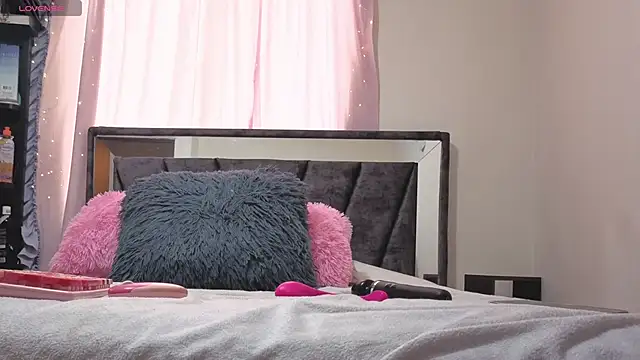 Hotsamantamature online show from 11.13.25