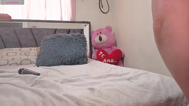 Hotsamantamature online show from 03.20.26