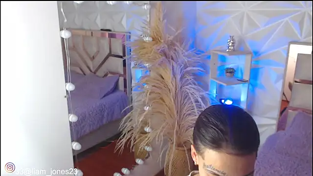 Jonesliam23 online show from 10.17.25