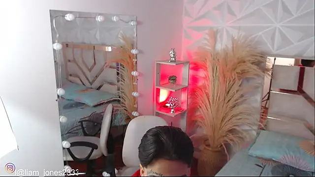 Jonesliam23 online show from 10.29.25