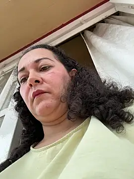 Snapshot of luisa_curli chatting on 05.31.26 luisa curli online show from 05.31.26
