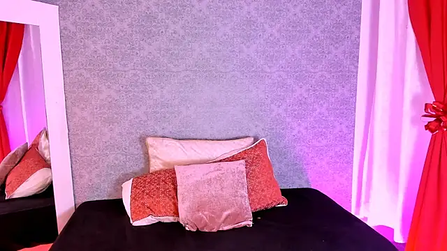 Snapshot of CatrinaRossi chatting on 01.05.25 CatrinaRossi online show from 01.05.25