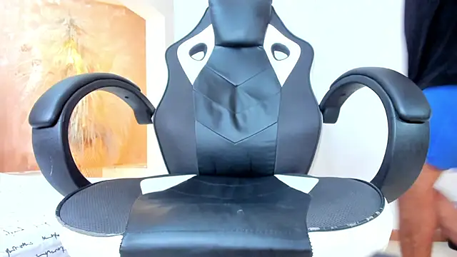 Snapshot of ANGEL_NICOLAS chatting on 02.12.25 ANGEL NICOLAS online show from 02.12.25