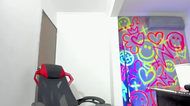 Snapshot of ANGEL_NICOLAS chatting on 12.19.25 ANGEL NICOLAS online show from 12.19.25