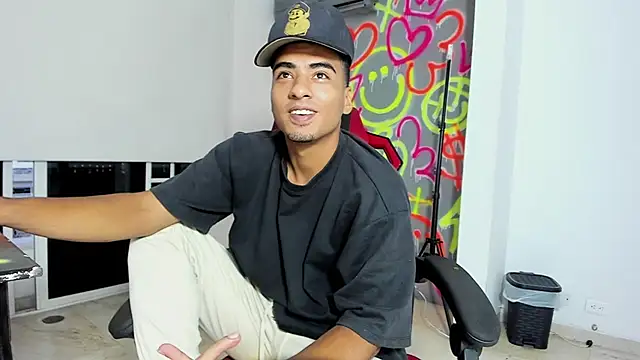 Snapshot of ANGEL_NICOLAS chatting on 12.20.25 ANGEL NICOLAS online show from 12.20.25