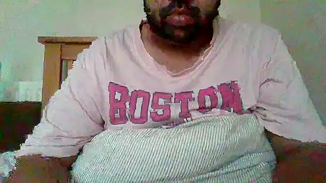 Snapshot of whoreboi98 chatting on 04.22.26 whoreboi98 online show from 04.22.26