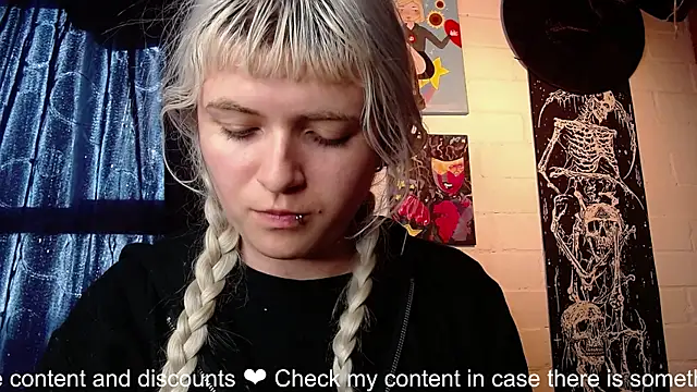 Snapshot of NEXT_DOOR_GIRL_ chatting on 01.17.25 NEXT DOOR GIRL online show from 01.17.25
