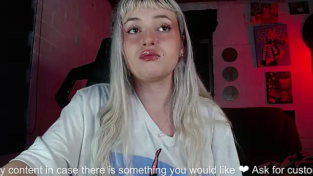 Snapshot of NEXT_DOOR_GIRL_ chatting on 01.30.25 NEXT DOOR GIRL online show from 01.30.25