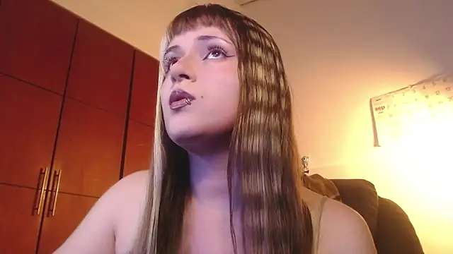 Snapshot of NEXT_DOOR_GIRL_ chatting on 10.01.25 NEXT DOOR GIRL online show from 10.01.25