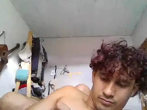 Snapshot of pedrodavid_ chatting on 02.05.25 pedrodavid online show from 02.05.25