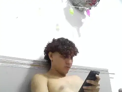 Snapshot of pedrodavid_ chatting on 03.20.25 pedrodavid online show from 03.20.25