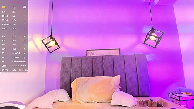 Snapshot of Sophiee_Velvet chatting on 09.18.25 Sophiee Velvet online show from 09.18.25