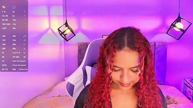 Snapshot of Sophiee_Velvet chatting on 09.19.25 Sophiee Velvet online show from 09.19.25