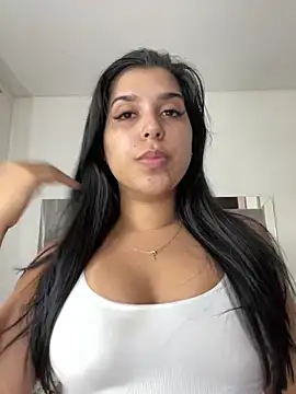 NiaSoler online show from 12.26.24