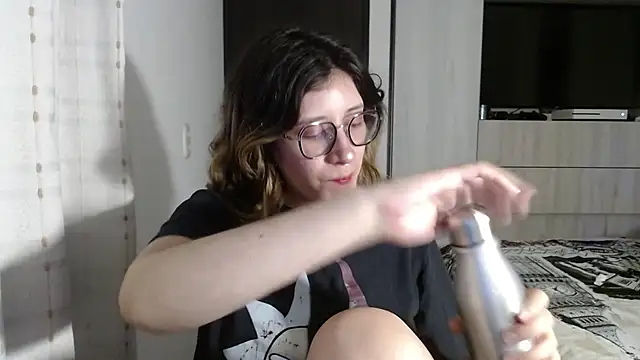 Snapshot of mariana124- chatting on 12.18.24 mariana124- online show from 12.18.24