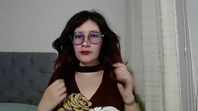 Snapshot of mariana124- chatting on 02.04.25 mariana124- online show from 02.04.25