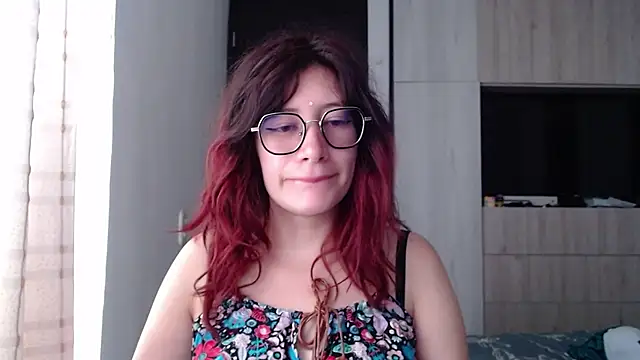 Snapshot of mariana124- chatting on 02.08.25 mariana124- online show from 02.08.25