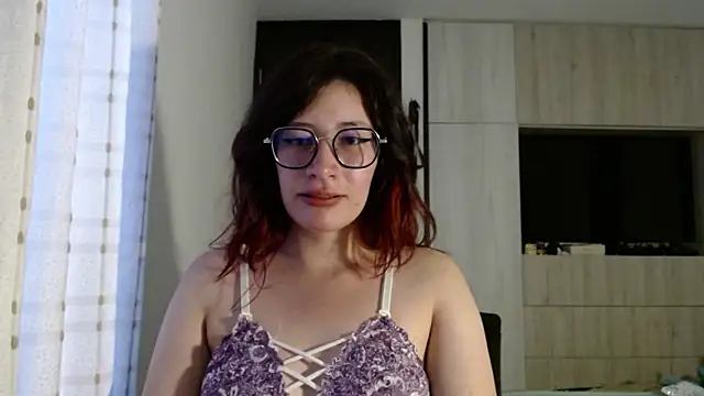 Snapshot of mariana124- chatting on 02.10.25 mariana124- online show from 02.10.25