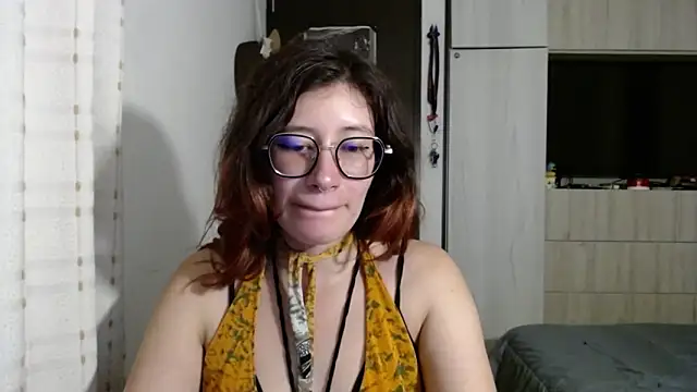 Snapshot of mariana124- chatting on 03.19.25 mariana124- online show from 03.19.25