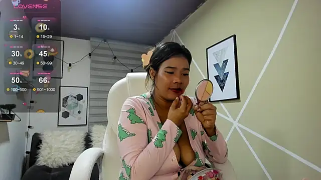 Enma  clark online show from 10.31.25