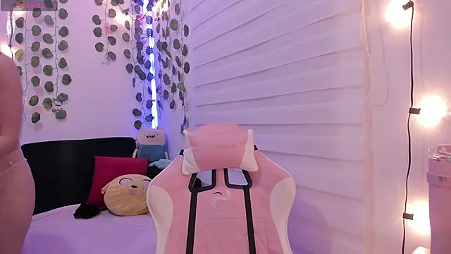 moonliiiight1 online show from 12.24.24