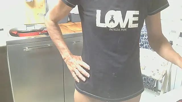Snapshot of couplemilf2 chatting on 05.17.26 couplemilf2 online show from 05.17.26