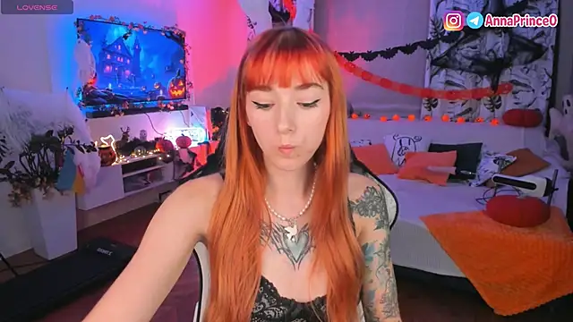 Snapshot of Anna_Prince chatting on 10.26.25 Anna Prince online show from 10.26.25