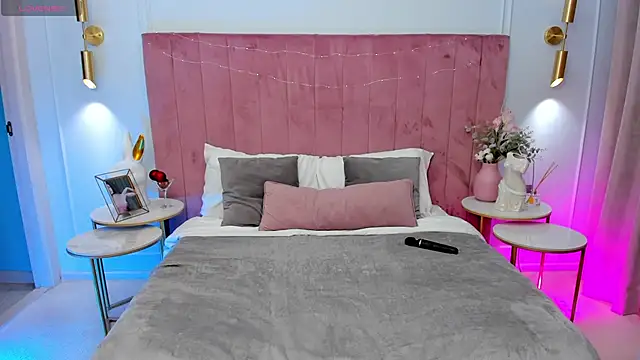 MilaVoxx online show from 04.12.26