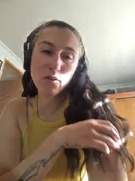 Snapshot of Afrania chatting on 11.23.25 Afrania online show from 11.23.25