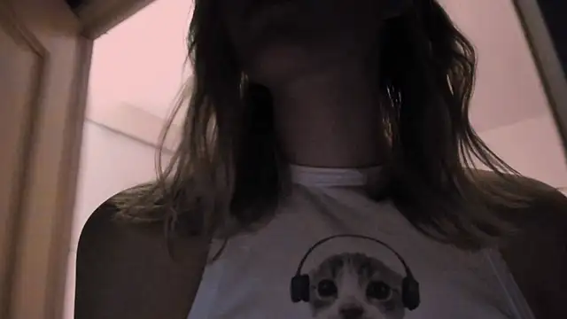 Snapshot of MiaDavis21 chatting on 02.06.25 MiaDavis21 online show from 02.06.25