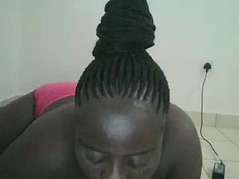 Snapshot of Hotwife8 chatting on 12.08.24 Hotwife8 online show from 12.08.24