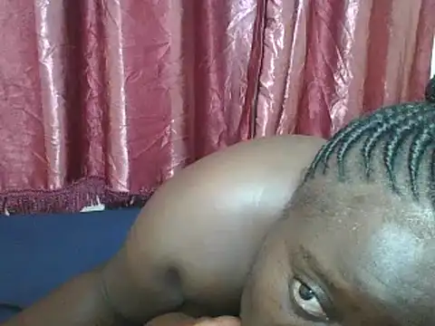 Snapshot of Hotwife8 chatting on 12.14.24 Hotwife8 online show from 12.14.24