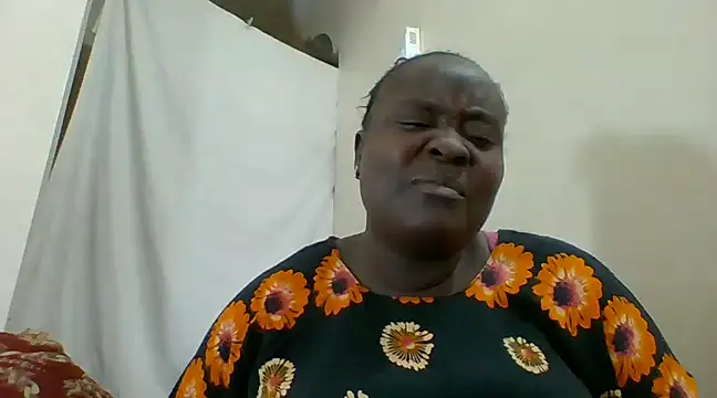 Snapshot of Hotwife8 chatting on 01.07.25 Hotwife8 online show from 01.07.25