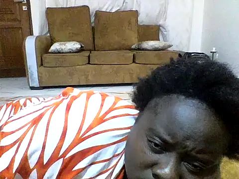 Snapshot of Hotwife8 chatting on 12.05.25 Hotwife8 online show from 12.05.25