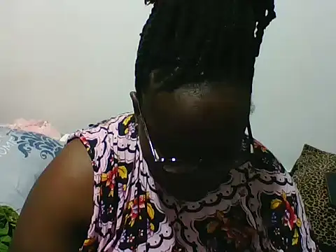 Snapshot of Hotwife8 chatting on 04.29.26 Hotwife8 online show from 04.29.26