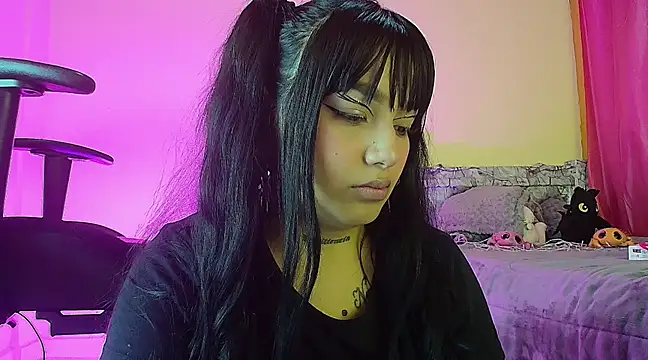 Snapshot of pocahonta89 chatting on 03.04.25 pocahonta89 online show from 03.04.25