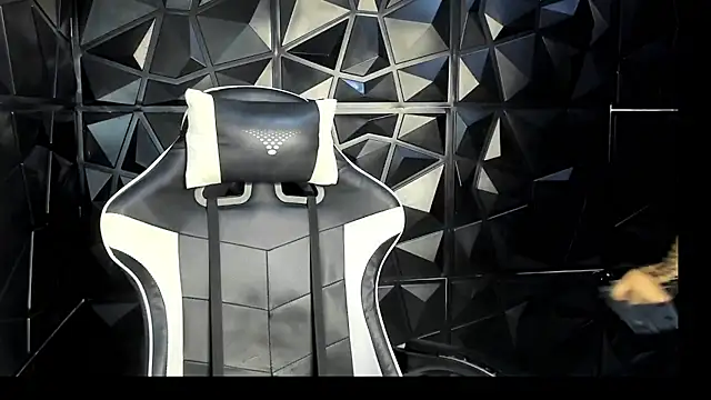 HelueHorny13 online show from 11.21.25