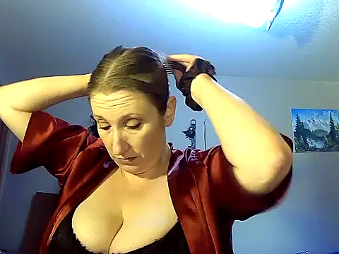 Snapshot of lilyhornyhousewife chatting on 01.31.25 lilyhornyhousewife online show from 01.31.25