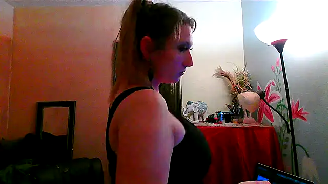 Snapshot of lilyhornyhousewife chatting on 02.12.25 lilyhornyhousewife online show from 02.12.25
