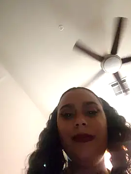 cinnaminnie online show from 04.05.26