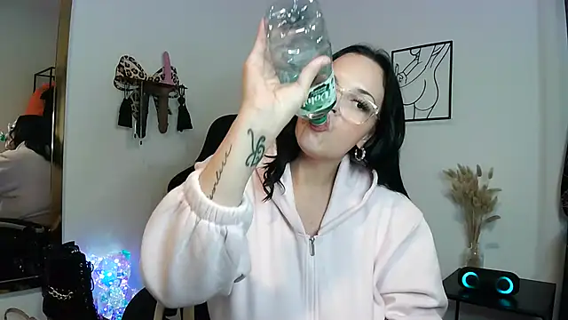 Jujuicy 97 online show from 09.19.25