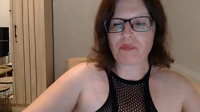 Snapshot of CrimsonMistress chatting on 09.26.25 CrimsonMistress online show from 09.26.25