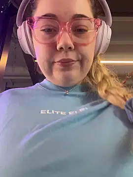 Snapshot of brooklynivy chatting on 10.11.25 brooklynivy online show from 10.11.25