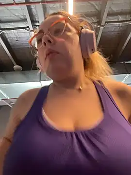 Snapshot of brooklynivy chatting on 10.29.25 brooklynivy online show from 10.29.25