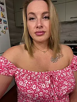 Snapshot of Cute_Hot_Alice chatting on 06.21.26 Cute Hot Alice online show from 06.21.26
